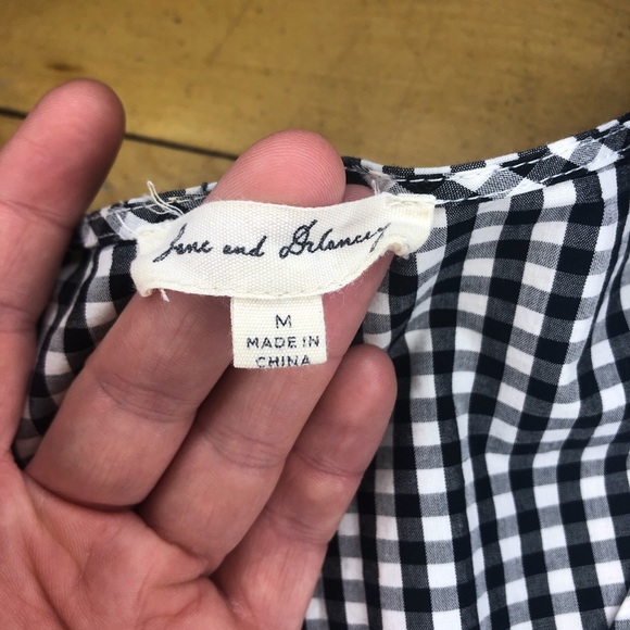 Gingham blouse with bell 3/4 sleeves. Size M. - Picture 3 of 3